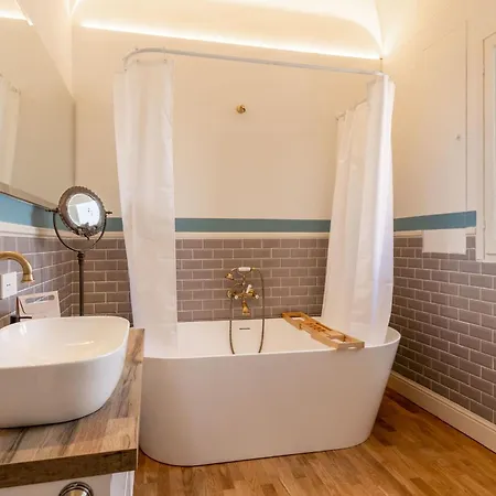 Vespucci 60 Luxury Apt With Garage And Balcony * Florence